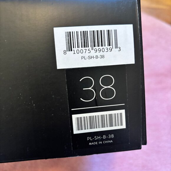 Peloton Sz 38 shoes w/ clips never worn - Picture 2 of 4